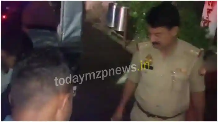 Mirzapur Vindhyachal Police took the drunk youth to the hospital