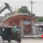 Politics heated up after bulldozer operation at Gandhi Square in Varanasi