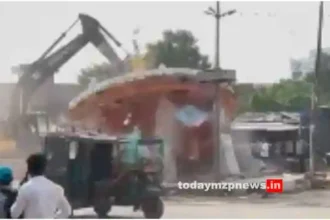 Politics heated up after bulldozer operation at Gandhi Square in Varanasi