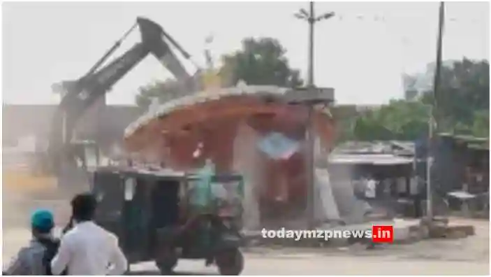 Politics heated up after bulldozer operation at Gandhi Square in Varanasi