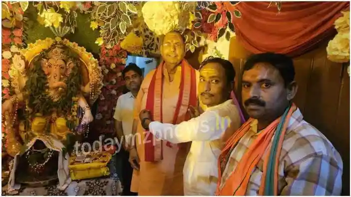 Ratnakar Mishra visited Ganesh pandals and took blessings