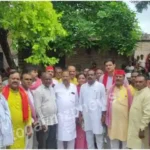 Samajwadi Party delegation met the bereaved family in Bajhan village