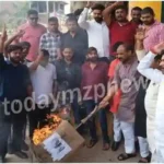 Sonbhadra BJP Yuva Morcha burnt an effigy against the statement of former CM