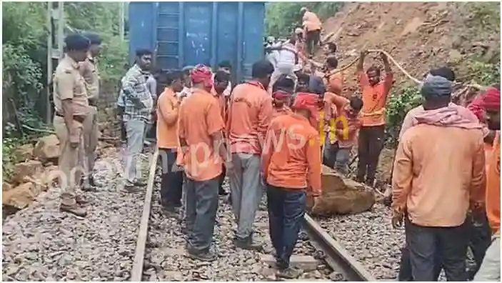 Sonbhadra Due to continuous rain in the district a landslide occurred on the railway track