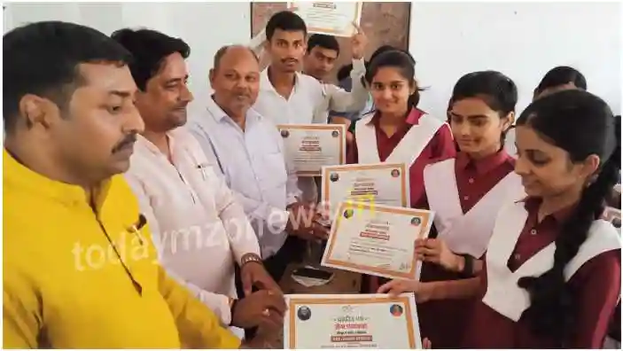 Sonbhadra First, second and third got certificates in essay painting competition