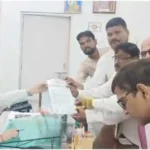 Sonbhadra OBC Congress workers gave a memorandum addressed to the President to the DM