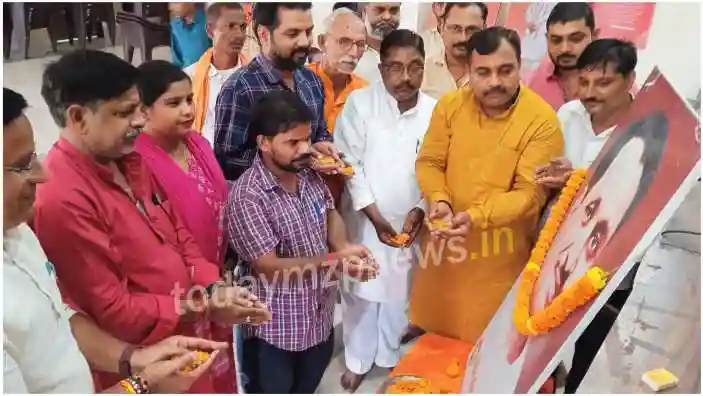 Sonbhadra Pandit Deendayal's birth anniversary was celebrated at the BJP party office