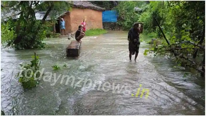 Sonbhadra Rainwater entered dozens of houses water life disrupted