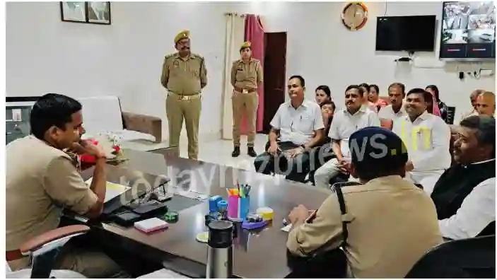 Sonbhadra SP heard the problems of the complainants who came for Janta Darshan