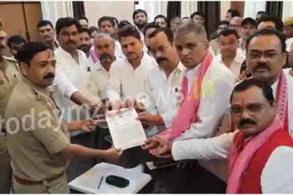 Sonbhadra SP workers handed over a memorandum to the SP