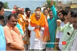 Sonbhadra Transport Minister Dayashankar Singh was warmly welcomed by BJP workers