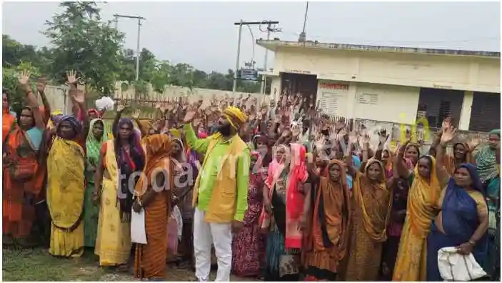 Sonbhadra Villagers protested against the electricity department