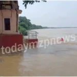 The water level of river Ganga is rising rapidly in Mirzapur