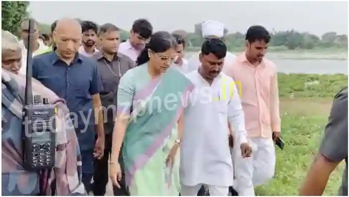 Union Minister of State Anupriya Patel visited the flood affected areas of Mirzapur