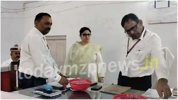 District Election Officer Priyanka Niranjan reviewed the preparations for nomination