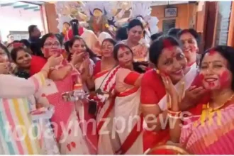 Farewell to Maa Durga in Mirzapur, women of Bengali society played Sindoor