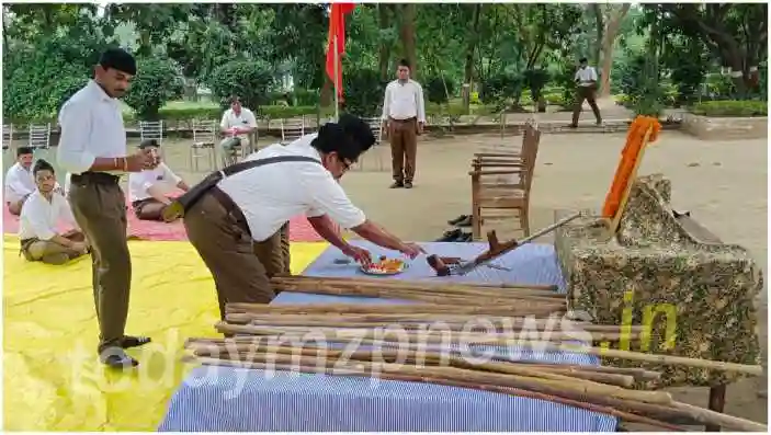 Kachhwa On Vijayadashami RSS did a procession after worshipping weapons