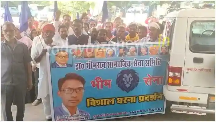 Madihan Bhim Sena workers demonstrated at the tehsil over 15-point demands