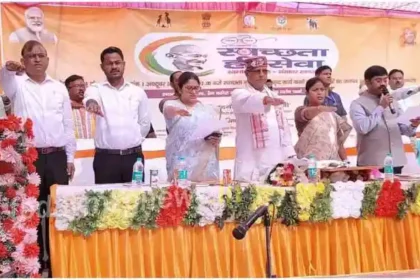 Nand Gopal Gupta administered the oath of cleanliness in the Garbage Free India Campaign