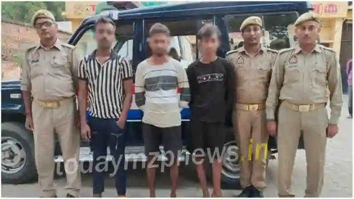 Police arrested three accused in the robbery case in Mirzapur