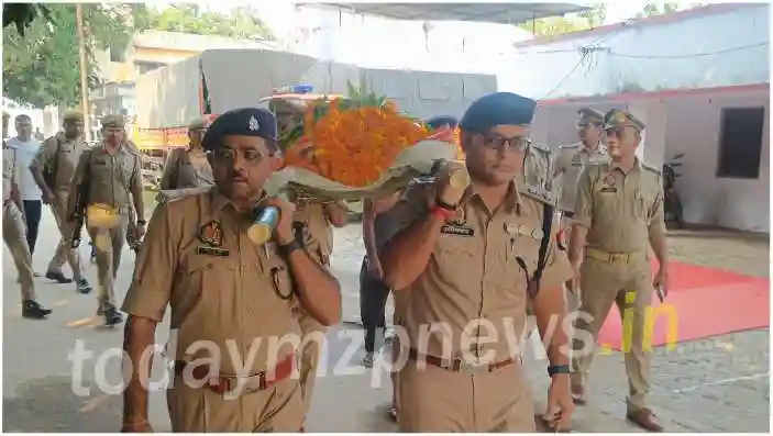 Police's loyal dog Maya passed away in Mirzapur, tribute paid in police line