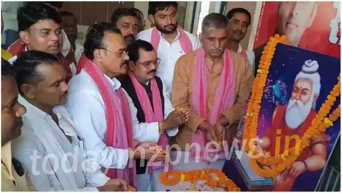 Sonbhadra Maharishi Valmiki's birth anniversary was celebrated