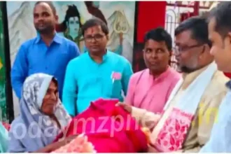 Sonbhadra Message given by distributing clothes among poor families Nandlal