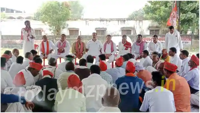 Sonbhadra SaPa workers made strategy by holding monthly meeting