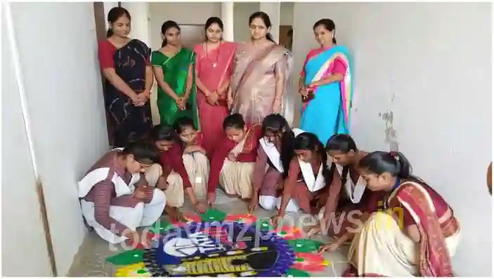 Sonbhadra Students remembered Ratan Tata by making Rangoli