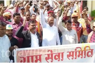 Sonbhadra Workers protested for payment under the banner of Gram Seva Samiti