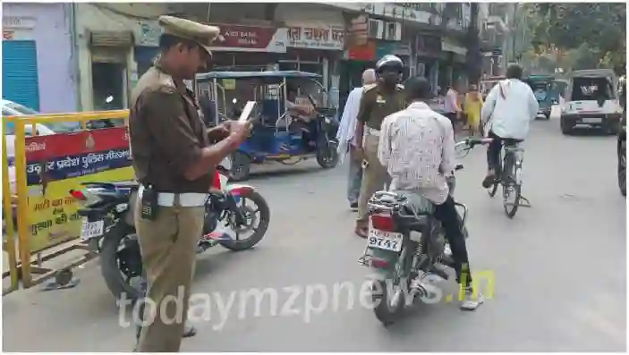 Mirzapur Traffic police took action against drivers below 18 years of age