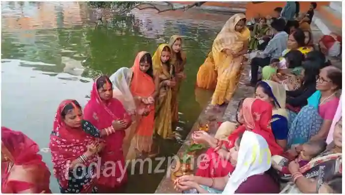 Sonbhadra Along with Bedi Puja songs of Maaiya started to be sung on Chhath Ghats