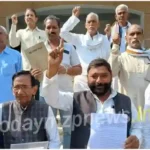 Sonbhadra Protested by protesting in the Collectorate premises