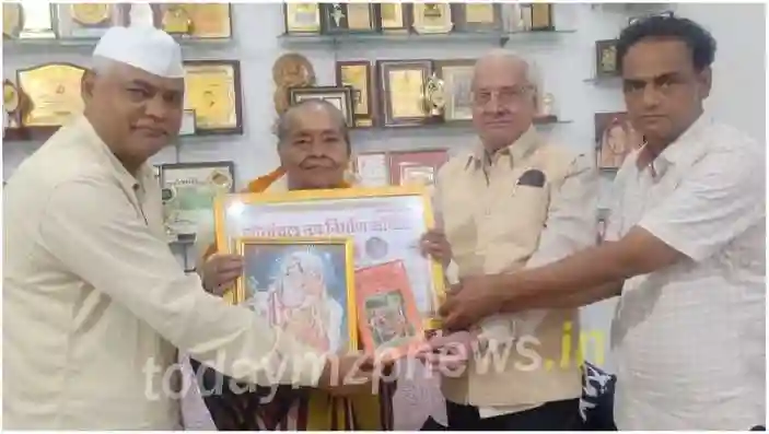 Sonbhadra Usha Pandey honoured with Sampati Devi Griha Lakshmi Samman