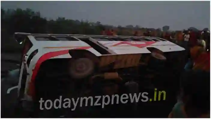 Three passengers injured as bus overturns in Mirzapur