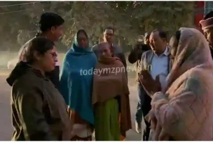 A team of officials took to the streets along with Mirzapur DM