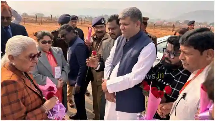 Cabinet Minister welcomed Hon'ble Governor Anandiben Patel