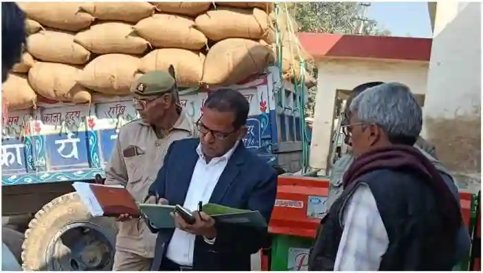 Mirzapur SDM Sadar inspected the paddy procurement center