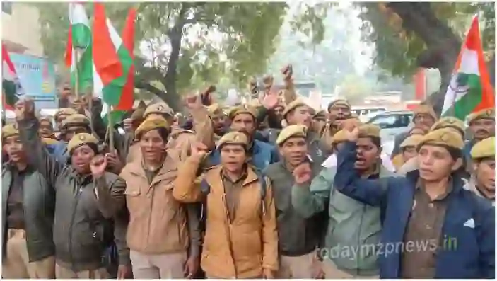 PRD soldiers demonstrated in Mirzapur Collectorate premises