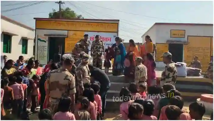 Sonbhadra Winter clothes given to children in school