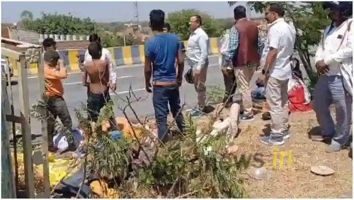 Road accident in Lalganj One woman died