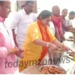 The District Magistrate inaugurated the Bhandara on the first day of Navratri