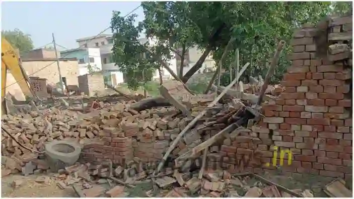 Administration's bulldozer roared against illegal encroachment