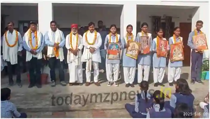 Only topper students of Patti Baijnath Secondary School were honored